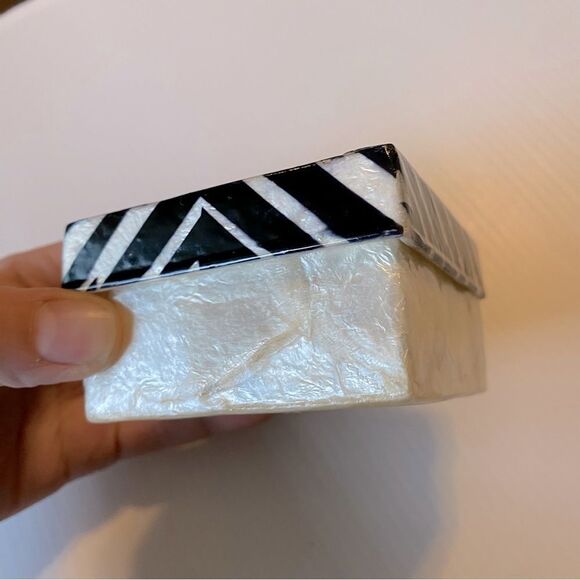 Capiz Shell mother of pearl Trinket Box Jewelry White black Lid Coastal 3x3x2.5 - Picture 3 of 9